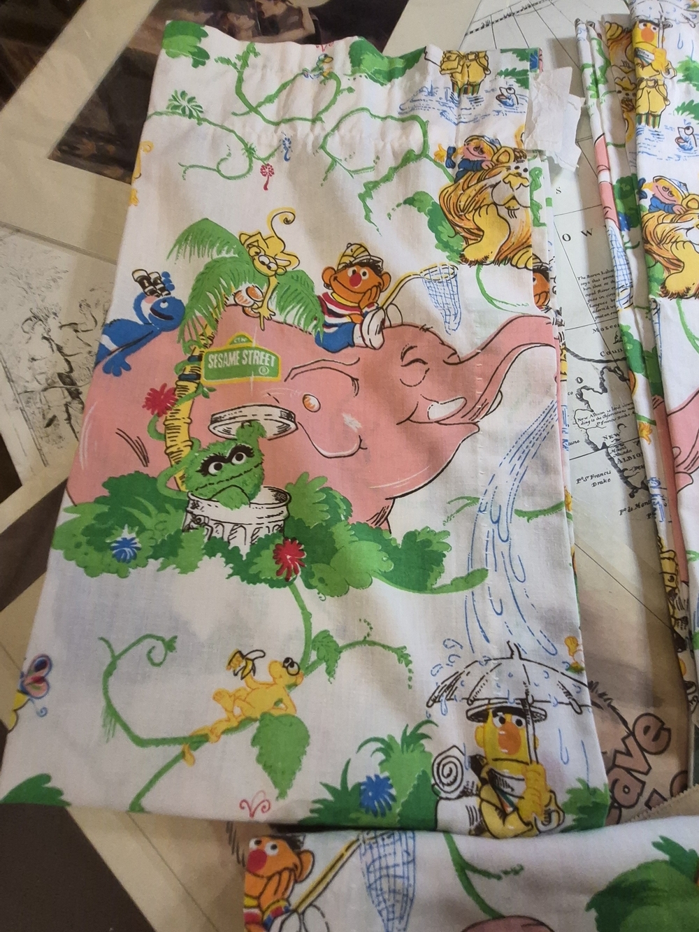 Sesame Street CURTAINS 3 PANELS TOTAL VINTAGE - Picture 2 of 6